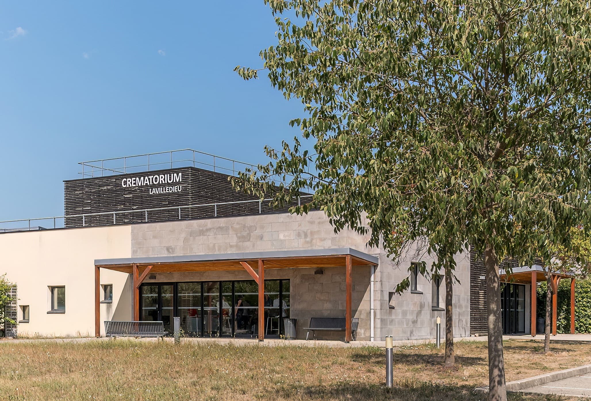 Façade du crématorium de Lavilledieu